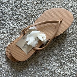 Size 7 brand new old navy flip flops